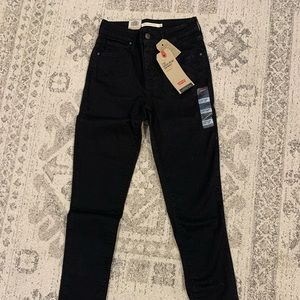 Levi’s 721 High Rise Skinny size 25